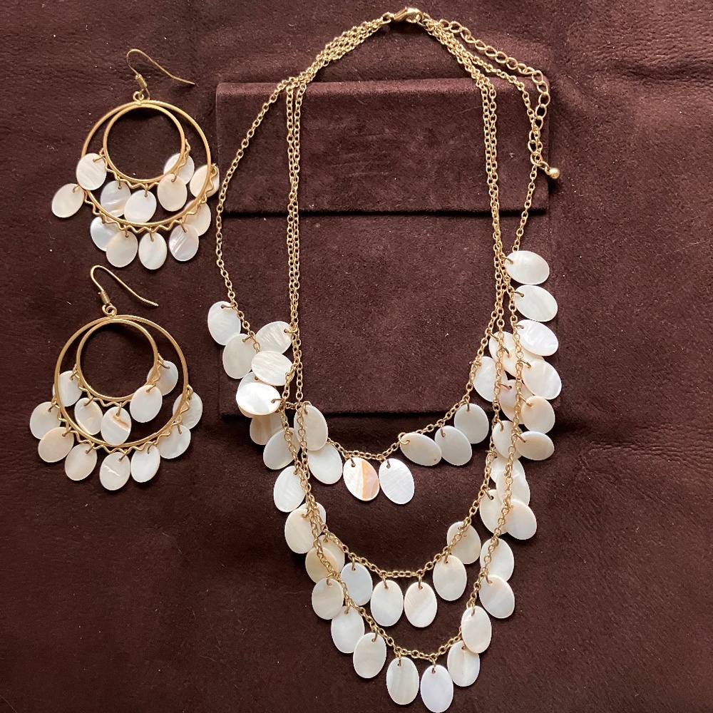 VINTAGE SEASHELL TIERED NECKLACE & MATCHING EARRINGS